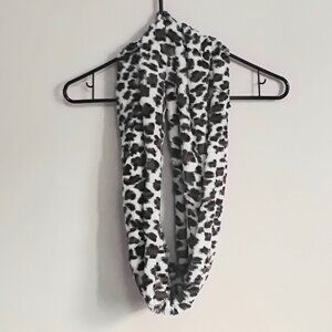 3/$25 Beautiful 44" Super Soft Cheetah Print Wrap NWOT!!
